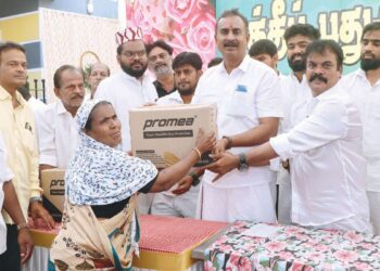 புனித ரமலான்: கோவையில் ஏழை, எளிய இஸ்லாமிய மக்களுக்கு அத்தியாவசியப் பொருட்கள் வழங்கி முன்னாள் அமைச்சர் எஸ்.பி.வேலுமணி வாழ்த்து!