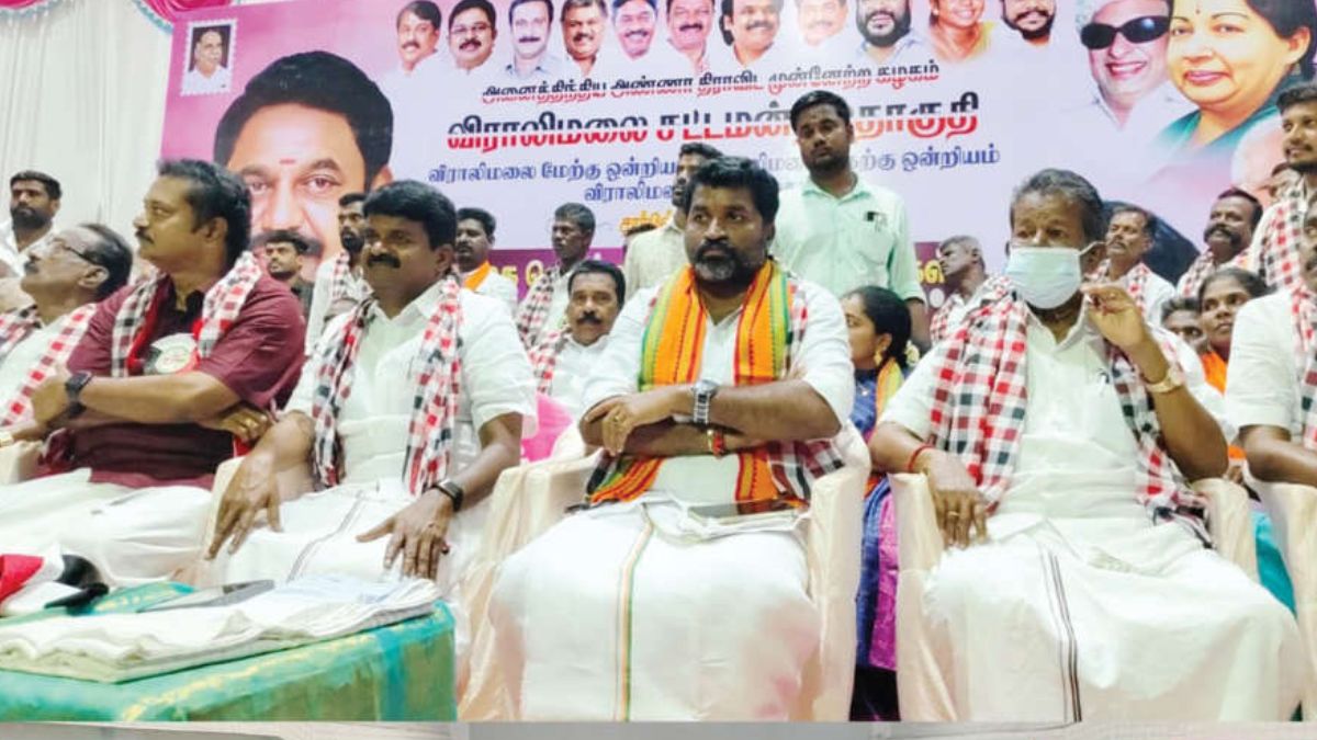 விராலிமலையில் 5000 நிர்வாகிகள் பங்கேற்ற அஇஅதிமுக மெகா ஆலோசனை கூட்டம்!