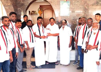 எடப்பாடியார் தலைமையில் அண்ணா தி.மு.க.வில் இணைந்த ஈரோடு நிர்வாகிகள்: சேலத்தில் உற்சாக வரவேற்பு!