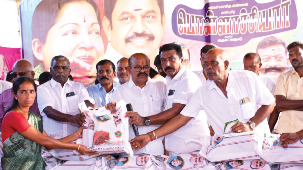 கிணத்துக்கடவில் புதிய பயணியர் நிழற்குடை: பூமி பூஜை செய்து நலத்திட்ட உதவிகளை வழங்கினார் பொள்ளாச்சி வி.ஜெயராமன்!