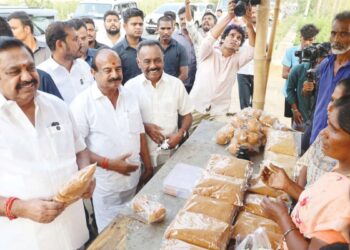 கரும்பு விவசாயிகளின் கண்ணீர் துடைக்க எடப்பாடியார் உறுதி: திப்பிசெட்டிபாளையத்தில் நாட்டுச்சர்க்கரை உற்பத்தியாளர்களுடன் உருக்கமான கலந்துரையாடல்!