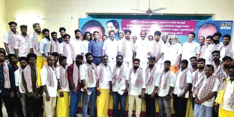 நத்தம் விசுவநாதன் முன்னிலையில் 150-க்கும் மேற்பட்ட நிர்வாகிகள் அதிரடி இணைப்பு – திண்டுக்கல்லில் அரசியல் பரபரப்பு!