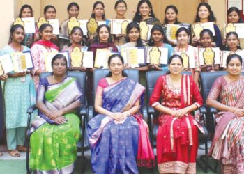 பெண்மையின் பேராற்றல்: ஸ்ரீ ராமகிருஷ்ணா மகளிர் கல்லூரியில் உலக மகளிர் தின எழுச்சி விழா – சாதனைப் பெண்களுக்குச் சிறப்பு அங்கீகாரம்!