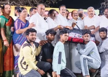 திருப்பூரில் அதிமுகவின் பிரம்மாண்ட மக்கள் திருவிழா !