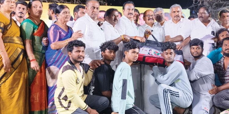 திருப்பூரில் அதிமுகவின் பிரம்மாண்ட மக்கள் திருவிழா !