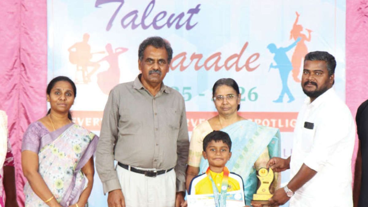 உலக சிலம்பப் போட்டியில் தங்கம் வென்று திருப்பூர் சிறுவன் அட்ரிக் சிரில் அதிரடி சாதனை: ஓசூரில் நடந்த சர்வதேசப் போரில் 5 நாடுகளைப் பின்னுக்குத் தள்ளி முதலிடம்!