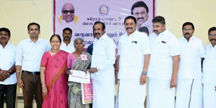 “சொந்த வீடு இனி கனவல்ல!” – மொடக்குறிச்சி, கொடுமுடியில் 616 பேருக்கு இலவச வீட்டுமனை பட்டாக்களை வாரி வழங்கிய அமைச்சர் முத்துசாமி!