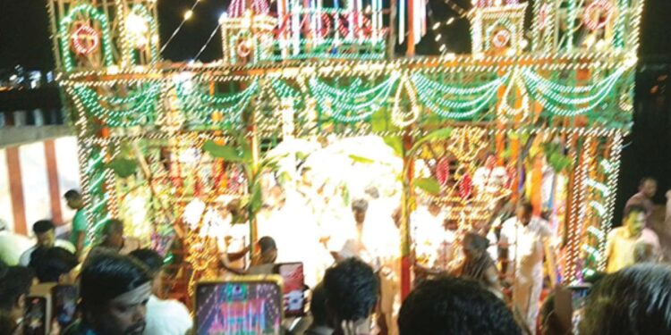 “பல்லவன் குளத்தில் மின்னிய பரம்பொருள்!” – புதுக்கோட்டையில் பல்லாயிரக்கணக்கான பக்தர்கள் சூழ அரோகரா முழக்கத்துடன் கோலாகலத் தெப்போற்சவம்!