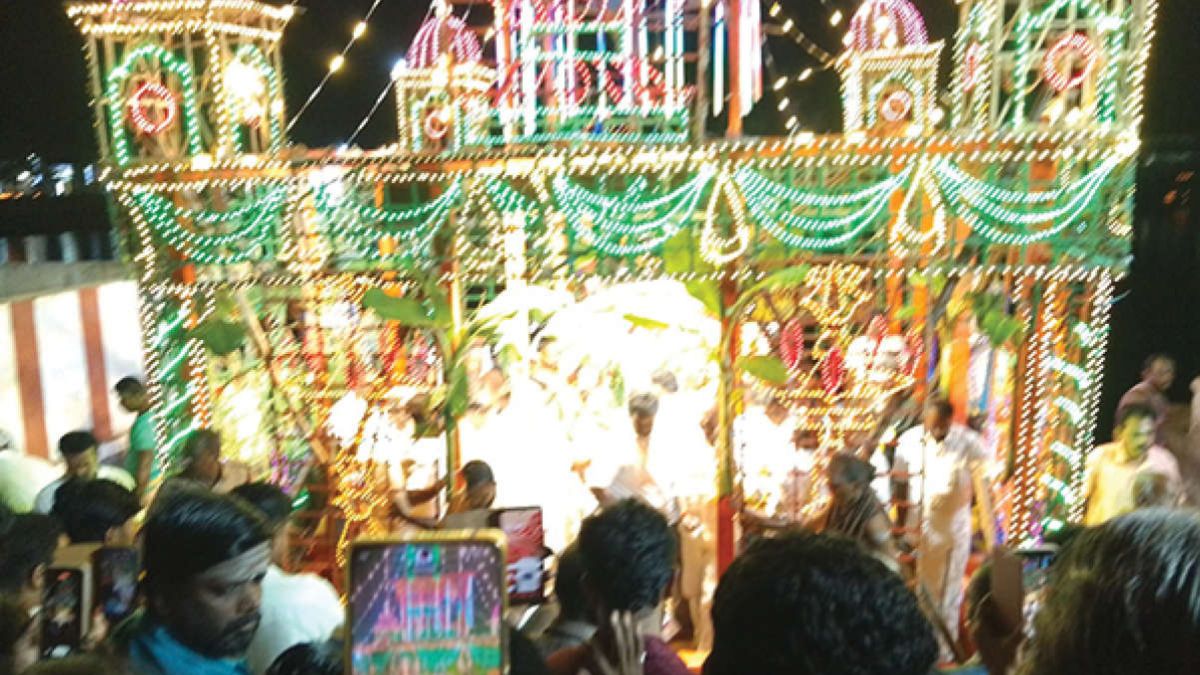 “பல்லவன் குளத்தில் மின்னிய பரம்பொருள்!” – புதுக்கோட்டையில் பல்லாயிரக்கணக்கான பக்தர்கள் சூழ அரோகரா முழக்கத்துடன் கோலாகலத் தெப்போற்சவம்!