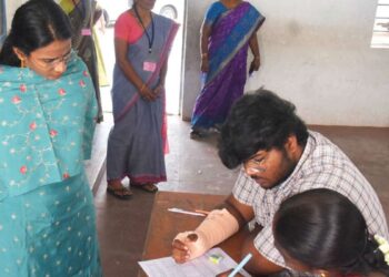 பிளஸ்-2 பொதுத்தேர்வு: நாமக்கல் குறிஞ்சி பள்ளியில் மாற்றுத்திறனாளி மாணவர்களுக்கான சிறப்பு வசதிகளை நேரில் ஆய்வு செய்தார் கலெக்டர் துர்காமூர்த்தி!