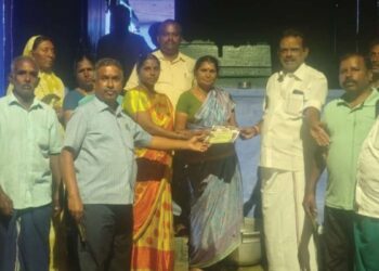 வால்பாறை எஸ்டேட் பகுதிகளில் அண்ணா திமுகவின் அதிரடித் திண்ணைப் பிரச்சாரம்: இரட்டை இலைக்கு குவியும் ஆதரவு – வீடு வீடாக வாக்கு சேகரிப்பு!