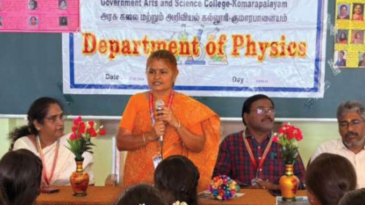 குமாரபாளையம் அரசு கல்லூரியில் இளைய விஞ்ஞானிகளின் சங்கமம் !