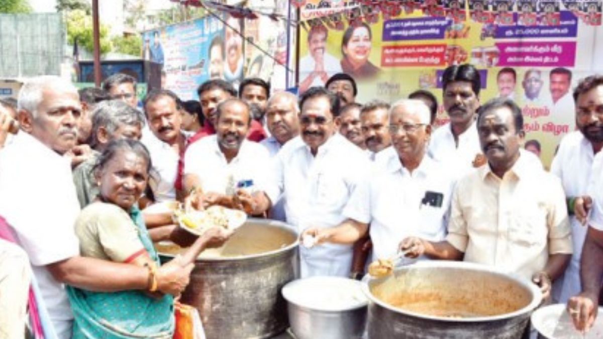 “எடப்பாடியார்தலைமையில்பொற்காலஆட்சிமலரும்” – மதுரையில்எம்.ஜி.ஆர். விழாவில்மட்டன்பிரியாணிவிருந்துடன்தேர்தல்முழக்கமிட்டசெல்லூர்கே.ராஜூ!