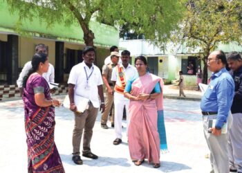 “தேர்தல் களம் தயார்!” – நாமக்கல் வாக்குச்சாவடிகளில் கலெக்டர் துர்காமூர்த்தி அதிரடி ஆய்வு; பாதுகாப்பு ஏற்பாடுகள் தீவிரம்!