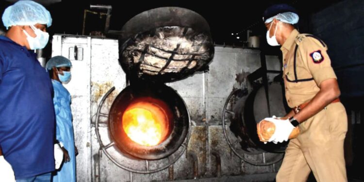 ரூ. 1.5 கோடி மதிப்பிலான 299 கிலோ போதைப் பொருட்கள் அதிரடி அழிப்பு: திருப்பூர் போலீஸ் கமிஷனர் முன்னிலையில் கோவை ஆலைக்குள் புகையானது கஞ்சா!