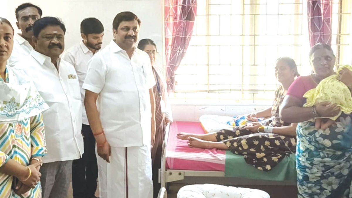 “பிறந்த குழந்தைகளுக்கு தங்க மோதிரம்!” – முதல்வர் பிறந்தநாளில் நாமக்கல் எம்பி ராஜேஸ்குமாரின் நெகிழ்ச்சியான பரிசு!