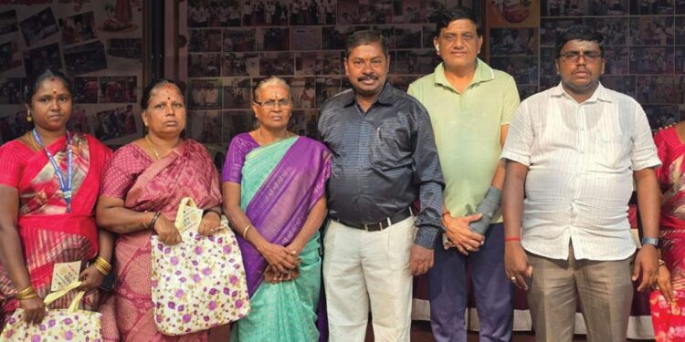 தூய்மைப் பணியாளர்களுக்குச் சேலை மற்றும் பரிசுகள்: கோவையில் உலக மகளிர் தின விழா நெகிழ்ச்சியான கொண்டாட்டம்!