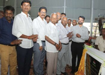 “அரசுப் பள்ளியில் உலகத்தர வசதிகள்!” – வாகராயம்பாளையத்தில் ரூ.1.3 கோடியில் பிரம்மாண்ட அரங்கம் திறப்பு; மாணவர்களுக்கு மெகா கிப்ட்!