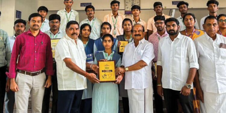 “தொழில்நுட்பப் போரில் ஒத்தக்குதிரை மாணவர்களின் மாஸ் வெற்றி!” – 15-வது நந்தா இன்னோவேஷன் டே-வில் பதக்கங்களைக் குவித்துச் சாதனை!