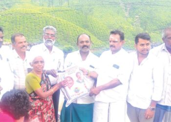 வால்பாறையில் எம்.ஜி.ஆர், ஜெயலலிதா, எடப்பாடியார் பிறந்தநாள் விழா – எஸ்டேட் தொழிலாளர்களுக்கு அள்ளி வழங்கப்பட்ட பரிசுப் பொருட்கள்!