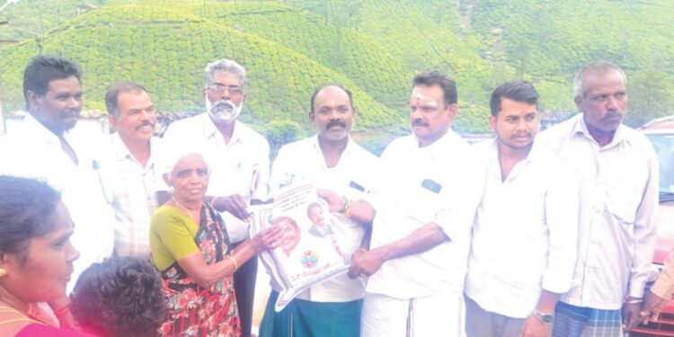 வால்பாறையில் எம்.ஜி.ஆர், ஜெயலலிதா, எடப்பாடியார் பிறந்தநாள் விழா – எஸ்டேட் தொழிலாளர்களுக்கு அள்ளி வழங்கப்பட்ட பரிசுப் பொருட்கள்!