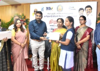 தமிழக இளைஞர்களின் வேலைவாய்ப்பிற்குப் புதிய உத்வேகம்: 23 மாவட்டங்களில் ‘திறனகம்’ மையங்களைத் திறந்து வைத்தார் துணை முதலமைச்சர் உதயநிதி ஸ்டாலின்!