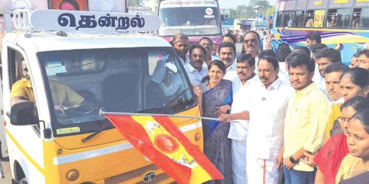 2026-ல் கோட்டையில் கொடியேற்றுவார் விஜய்: கோபியில் தமிழக வெற்றிக் கழகத்தின் அதிரடிப் பிரச்சார வாகனத் தொடக்கம்!