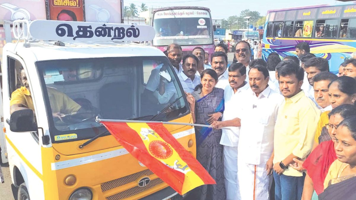 2026-ல் கோட்டையில் கொடியேற்றுவார் விஜய்: கோபியில் தமிழக வெற்றிக் கழகத்தின் அதிரடிப் பிரச்சார வாகனத் தொடக்கம்!