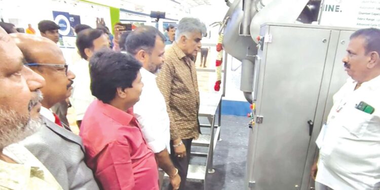 குறைந்த தண்ணீரில் அதிக உற்பத்தி: திருப்பூரில் டோனி என்ஜினியரிங் நிறுவனத்தின் அதி நவீனடையிங் இயந்திரங்கள் அறிமுகம்!