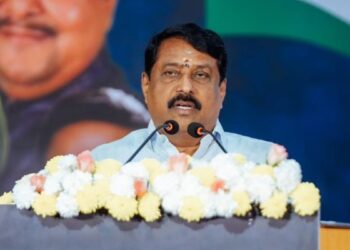 திமுக கொடி கட்டிய காரின் கோரத் தாண்டவம்: நிறைமாத கர்ப்பிணி பலியான சோகத்தில் நயினார் நாகேந்திரன் ஆவேசம் – “அதிகார மமதையின் உச்சம்” என விளாசல்!