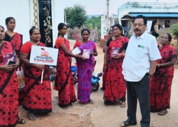 “விளாம்பட்டியில்வீதிவீதியாகப்பாயும்உதயசூரியன்”: திமுகவின்சாதனைகளைவீடுவீடாகக்கொண்டுசெல்லும்வழக்கறிஞர்அன்பழகன் – மகளிர்அணியினரின்அதிரடிப்பிரச்சாரம்!