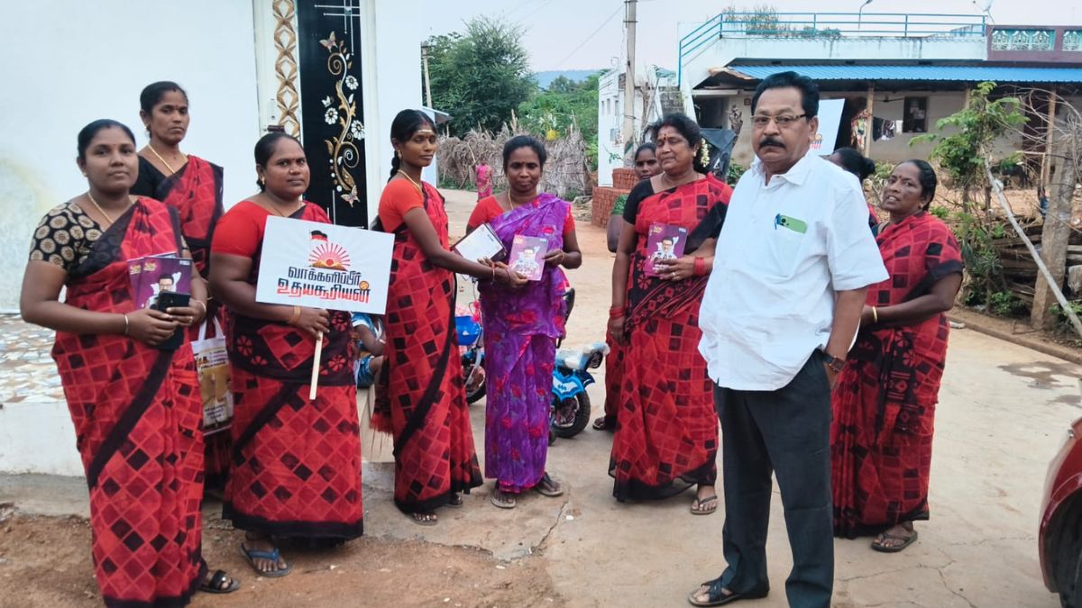 “விளாம்பட்டியில்வீதிவீதியாகப்பாயும்உதயசூரியன்”: திமுகவின்சாதனைகளைவீடுவீடாகக்கொண்டுசெல்லும்வழக்கறிஞர்அன்பழகன் – மகளிர்அணியினரின்அதிரடிப்பிரச்சாரம்!