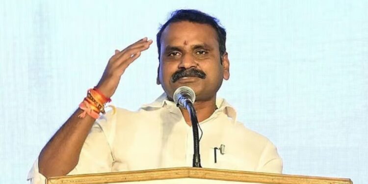 தமிழக ரயில் பயணிகளுக்கு நற்செய்தி: 3 முக்கிய விரைவு ரயில்களுக்கு புதிய நிறுத்தங்கள் – மத்திய இணை அமைச்சர் எல். முருகன் நெகிழ்ச்சி!