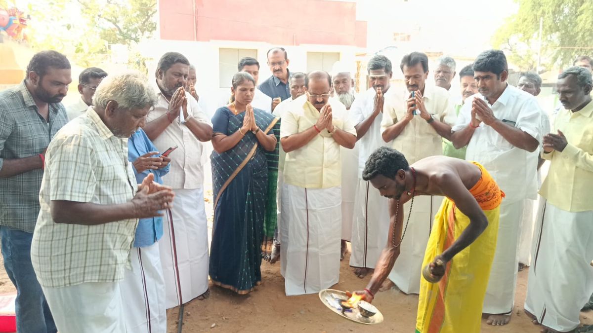 “கோரிக்கடவுஊராட்சியில்குவியும்திட்டங்கள்”: ரூ.55 லட்சத்தில்புதியவளர்ச்சிப்பணிகள் – அமைச்சர்சக்கரபாணிஅதிரடிஅடிக்கல்நாட்டுவிழா!