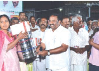 “78 பரிசுகள்; 2000 ரூபாய் அதிரடி வாக்குறுதி!” – ஜெயலலிதா பிறந்தநாளில் பெருந்துறையை அதிரவைத்த எம்எல்ஏ ஜெயக்குமார்!