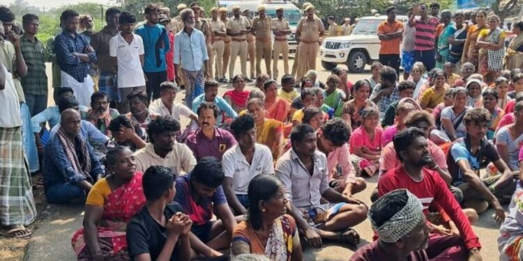 நாங்கு நேரி இரட்டை கொலை: 8 பேர்சிக்கியும் ஓயாத உறவினர்கள் போராட்டம் – உயர்நீதிமன்றம் அதிரடி தலையீடு!