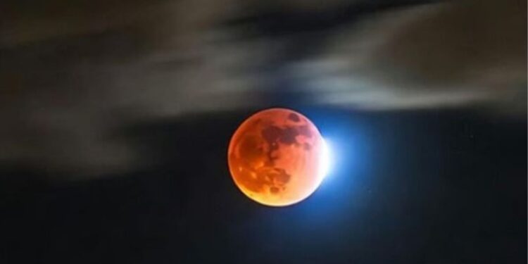 வானில் இன்று அரங்கேறும் அற்புதக் காட்சி: ‘ரத்த நிலா’ சந்திர கிரகணம் – சென்னையில் எப்போது பார்க்கலாம்? முழு விபரம் உள்ளே!