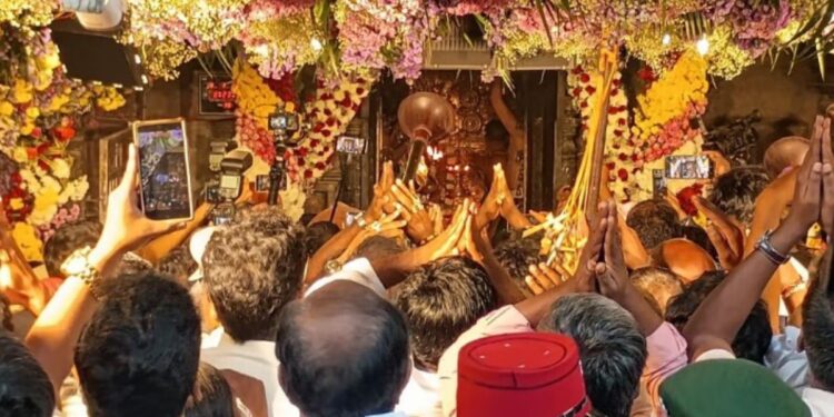 திருநள்ளாறில் மகா சனிப்பெயர்ச்சி விழா: 8.24 மணிக்கு மீன ராசியில் அமர்ந்தார் சனீஸ்வரர் – ஆளுநர் மற்றும் லட்சக்கணக்கான பக்தர்கள் தரிசனம்!