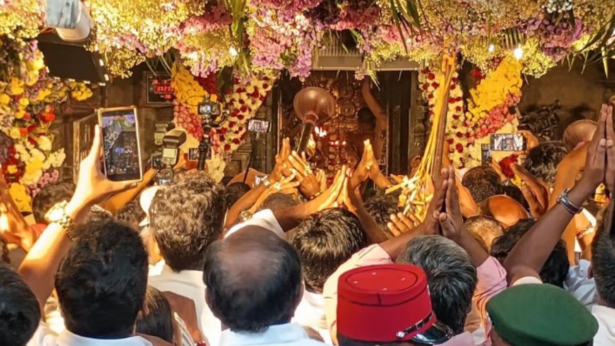 திருநள்ளாறில் மகா சனிப்பெயர்ச்சி விழா: 8.24 மணிக்கு மீன ராசியில் அமர்ந்தார் சனீஸ்வரர் – ஆளுநர் மற்றும் லட்சக்கணக்கான பக்தர்கள் தரிசனம்!