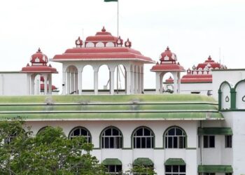 வேலை செய்யாமல் சம்பளம் பெறும் யூனியன் நிர்வாகிகள்: போக்குவரத்து ஊழியர்களை மாற்றுப்பணிக்கு அனுப்ப உயர்நீதிமன்றம் அதிரடி தடை!