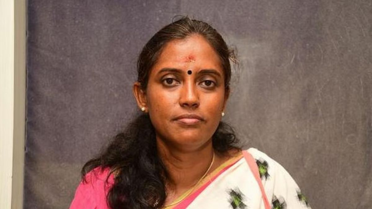 தமிழக அரசியலில் மெகா திருப்பம்: தவெக தலைவர் விஜய்க்கு 2-ம் இடம் உறுதி; அதிமுக காணாமல் போகும் என ஜோதிமணி எம்.பி. அதிரடி கணிப்பு!