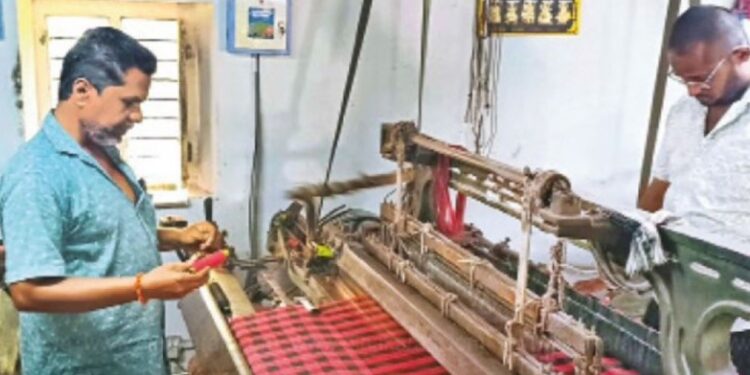 “தேர்தல் ஜுரம்: திருப்பூரில் பறக்கும் ஆர்டர்கள்!” – கட்சி கரை வேட்டி, துண்டுகளால் களைகட்டும் விசைத்தறி கூடங்கள்!