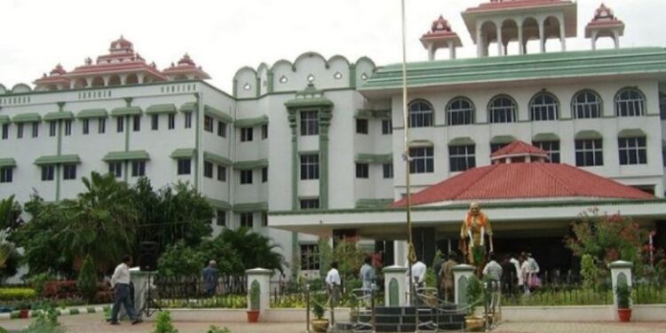 “கோவில் நிலங்களுக்கு இனி டிஜிட்டல் பாதுகாப்பு!” – அனைத்து சொத்து விவரங்களையும் இணையதளத்தில் வெளியிட உயர்நீதிமன்றம் அதிரடி உத்தரவு!