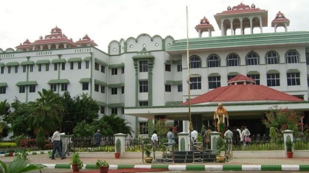 “கோவில் நிலங்களுக்கு இனி டிஜிட்டல் பாதுகாப்பு!” – அனைத்து சொத்து விவரங்களையும் இணையதளத்தில் வெளியிட உயர்நீதிமன்றம் அதிரடி உத்தரவு!