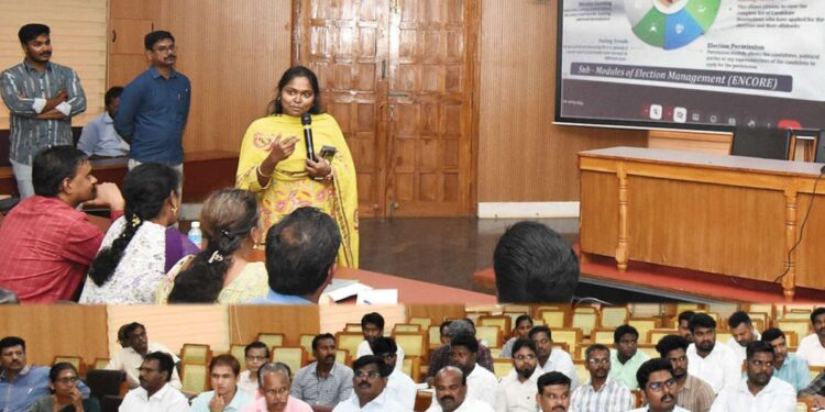 தஞ்சையில் தேர்தல் களம் சூடுபிடிப்பு: கலெக்டர் பிரியங்கா பங்கஜம் தலைமையில் ஐடி பயிற்சியுடன் அதிரடி கலந்தாய்வு!