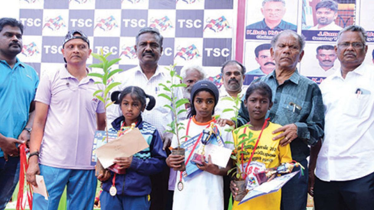 மேலூரில் மாரத்தான் திருவிழா: 1100 சிறுவர், சிறுமியர் பங்கேற்று சாதனை – பெண்களுக்கான ‘சாரி வாக்கத்தான்’ மகுடம்!