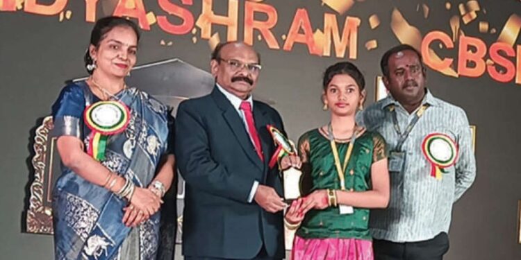 “புத்தகத் தாள்கள் வெற்றியின் கால்கள்!” – மதுரை வேதிக் வித்யாஷ்ரம் பள்ளி ஆண்டு விழாவில் பேராசிரியர் அப்துல்காதிர் எழுச்சியுரை!