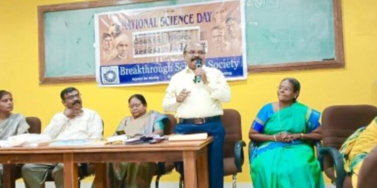 இன்று கையில் தண்ணீர் பாட்டில், நாளை முதுகில் ஆக்சிஜன் சிலிண்டர்: மதுரையில் பேராசிரியர் அப்துல்காதர் விடுத்த அதிரடி எச்சரிக்கை!