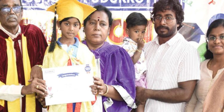 குட்டிப் பட்டதாரிகளின் சங்கமம்: புதுக்கோட்டை யூரோ கிட்ஸ் பள்ளியில் கோலாகல பட்டமளிப்பு விழா!