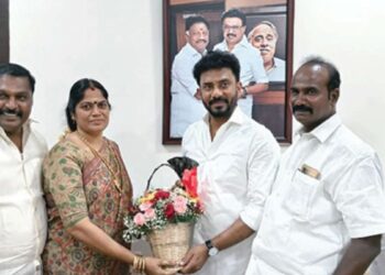 தேனி அரசியலில் அதிரடித் திருப்பம்: திமுகவில் இணைந்த முன்னாள் எம்.பி. ஓ.பி. ரவீந்திரநாத் – மலர்க்கொத்து கொடுத்து உற்சாக வரவேற்பு!